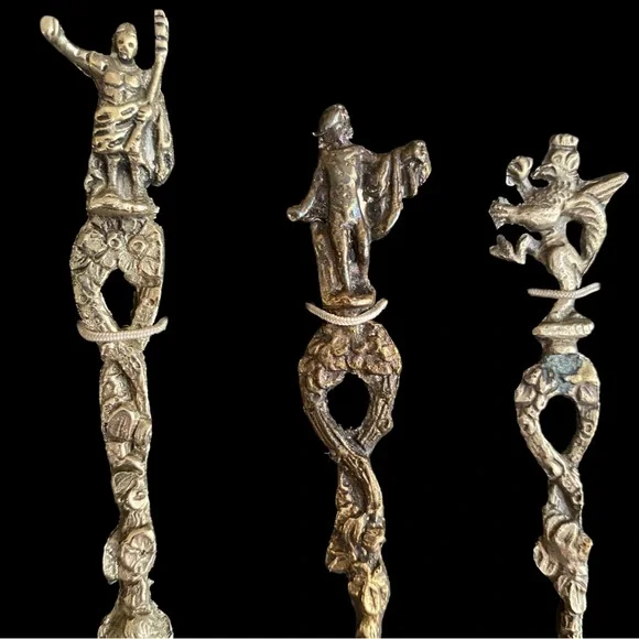 Shoppers Around The World “Candlelight Silver” w original box and paper. - Picture 6 of 12